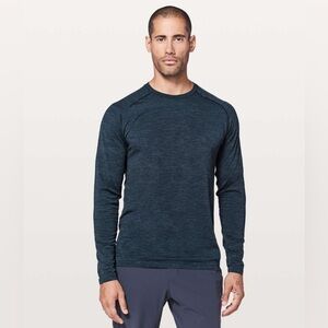 Lululemon Metal Vent Tech Long Sleeve in Mineral Blue / Nautical Navy M3AKVS